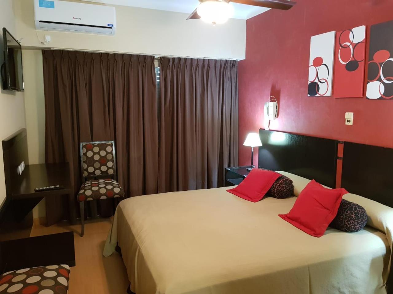 Hotel Trocadero Necochea Buitenkant foto